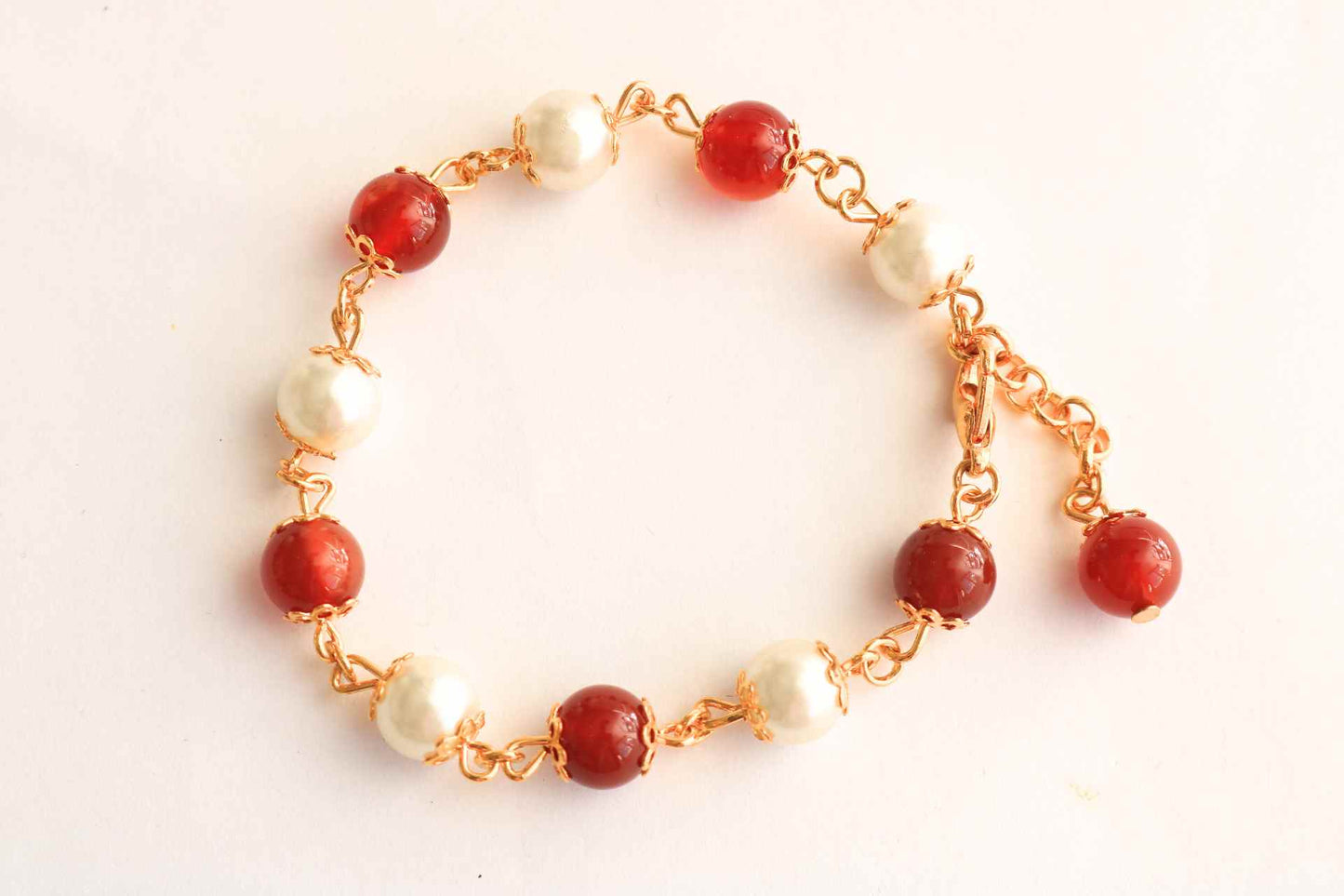 Aqeeq & Shell Pearl Gemstone Bracelet - Gold Plated