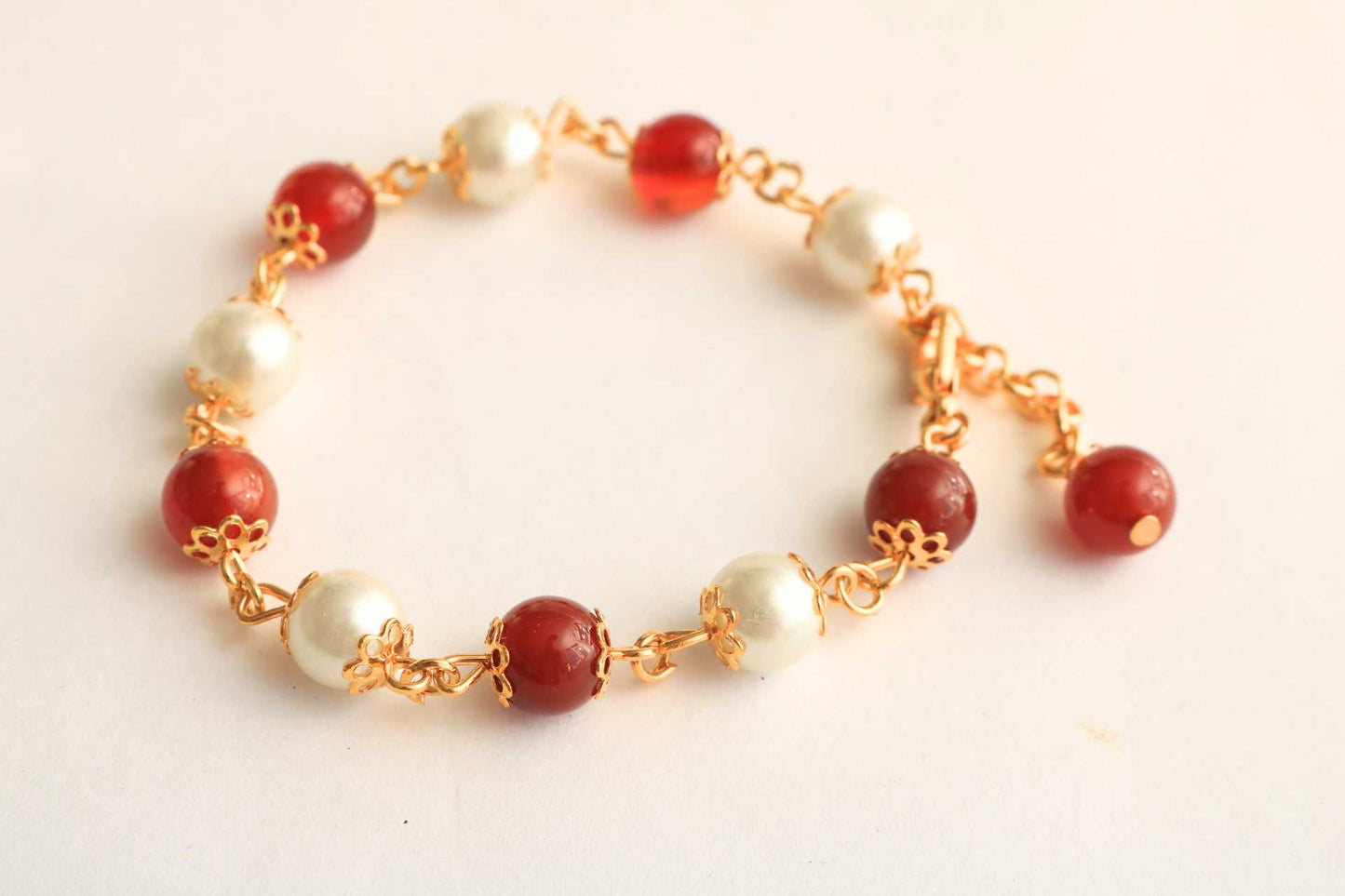 Aqeeq & Shell Pearl Gemstone Bracelet - Gold Plated