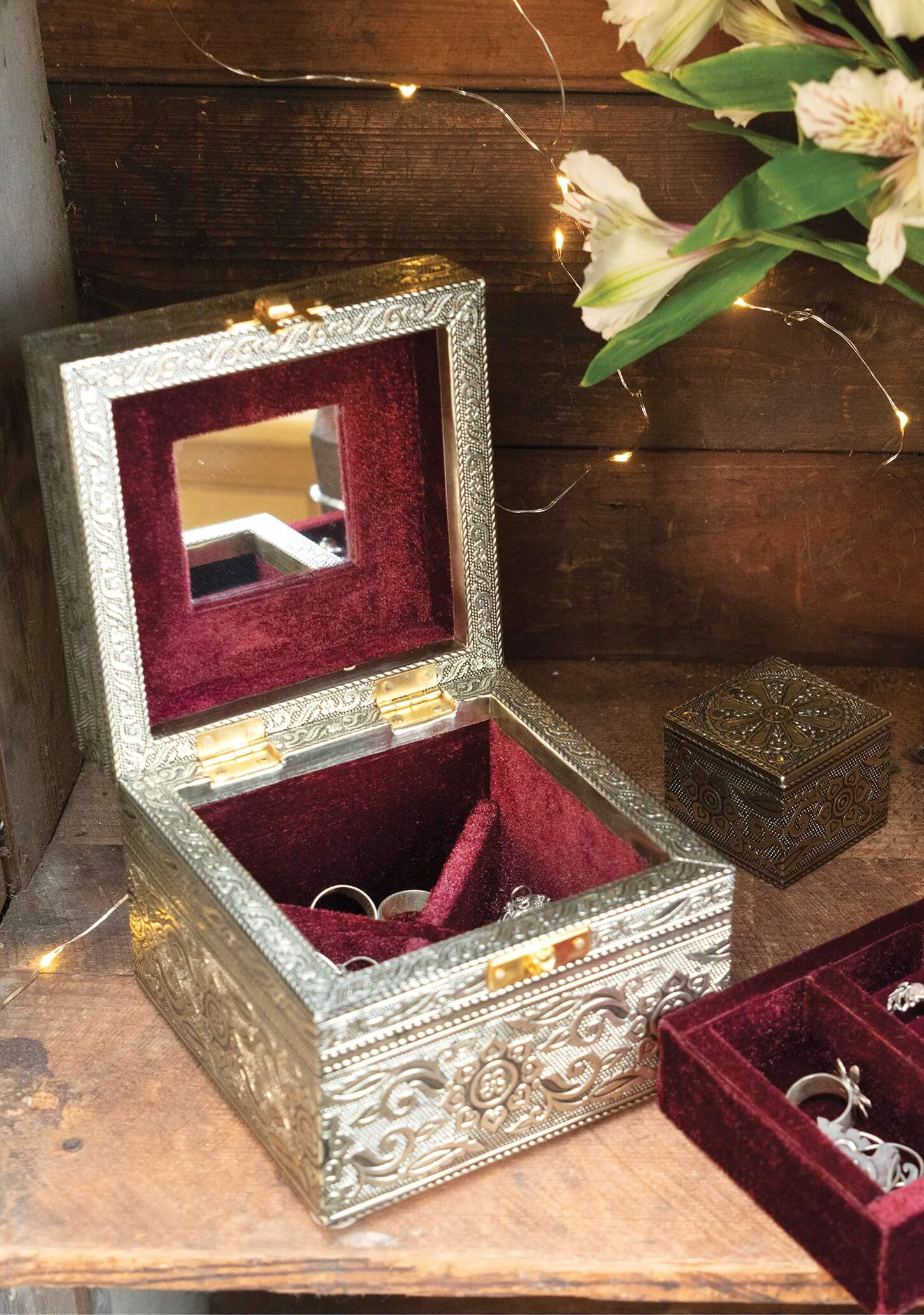silver jewellery box with mirror with velvet lining and compartment for rings and bracelet gift for her in uk 