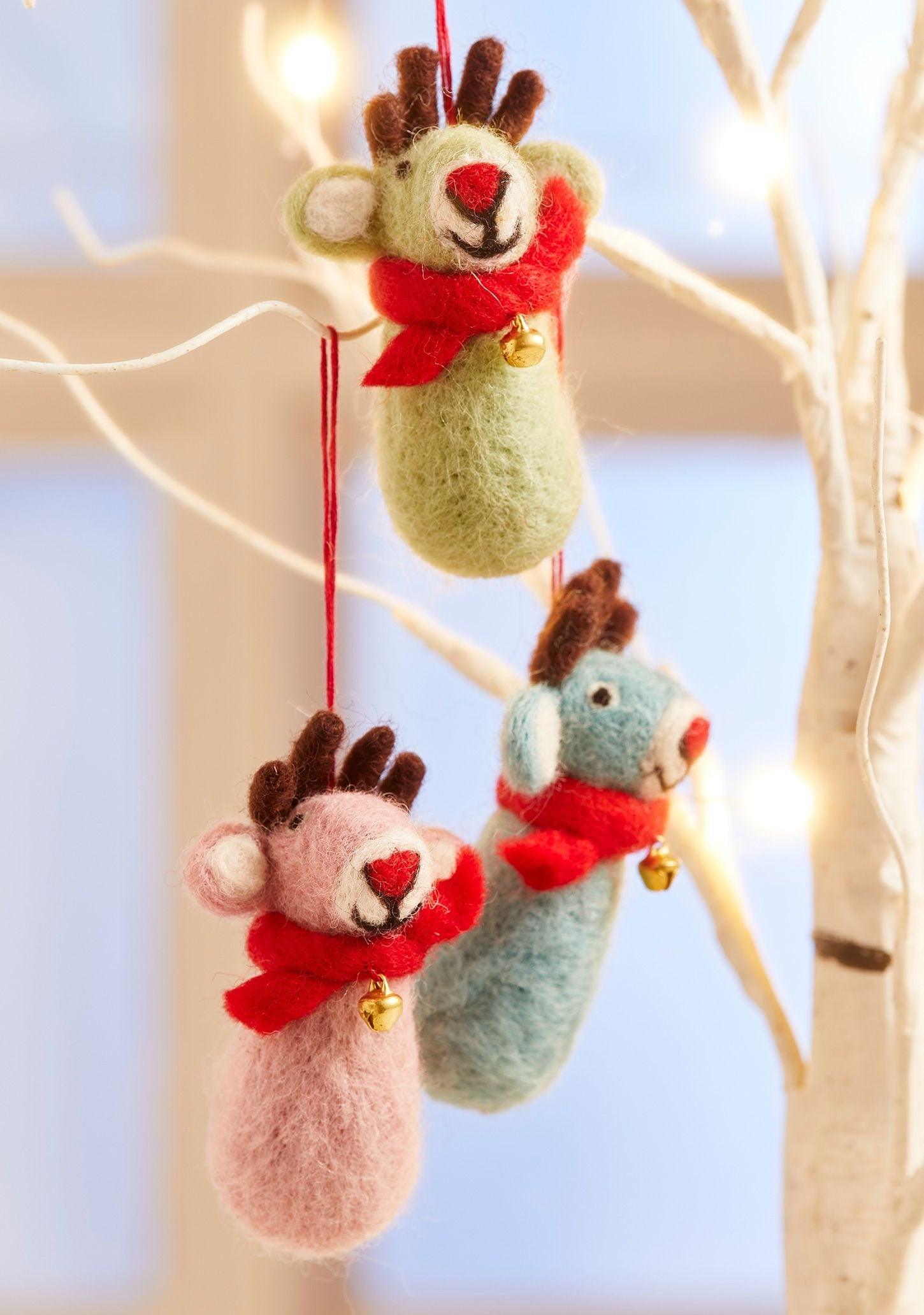 Felt Reindeer with Bell & Scarf Ethimaart 